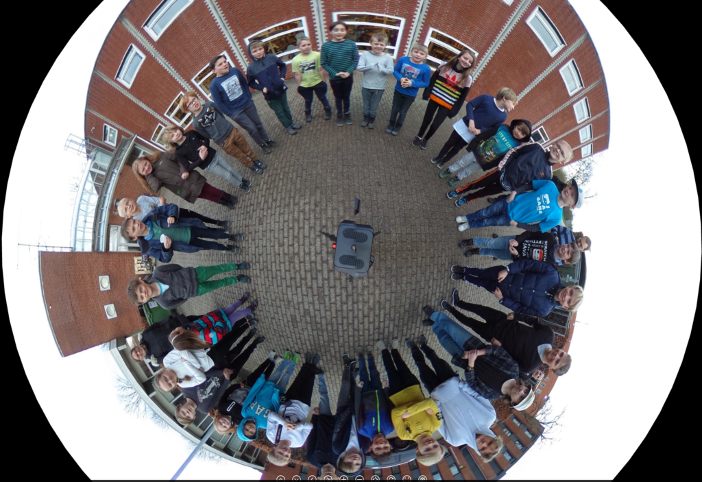 Tryk på billedet for at se vores 360 graders panorama af piraterne der deltog til Hackathon i Tårnby